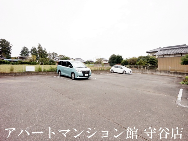 プロムナードⅡの駐車場
