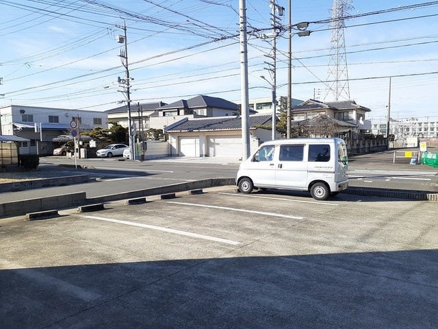 津島市立込町倉庫付き事務所の駐車場