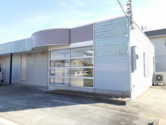 津島市立込町倉庫付き事務所の外観