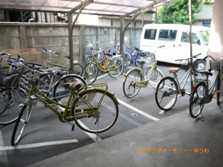 【その他共用部分】 | 敷地内には、屋根付き駐輪場があります。