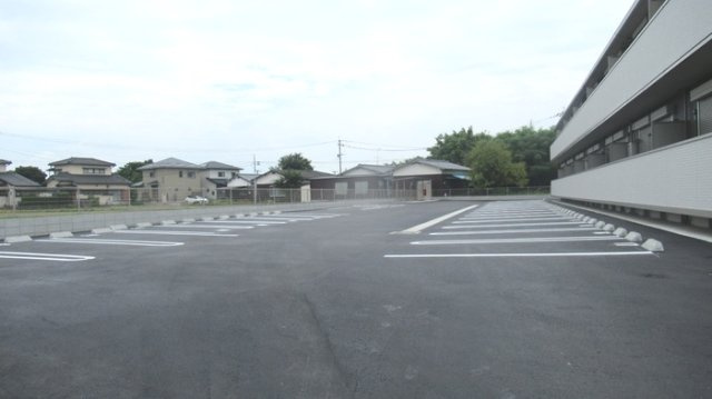 アテリア参番館の駐車場