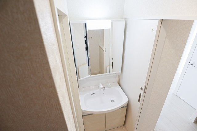 ALFACIO　REVARC　7階の独立洗面台|別号室です。現状優先です。