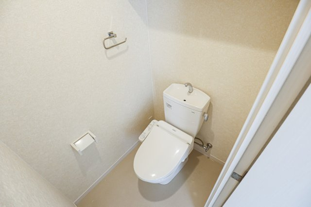 ALFACIO　REVARC　7階のトイレ|別号室です。現状優先です。