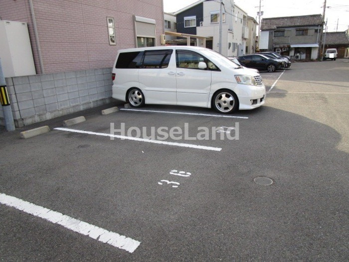 グランディールの駐車場