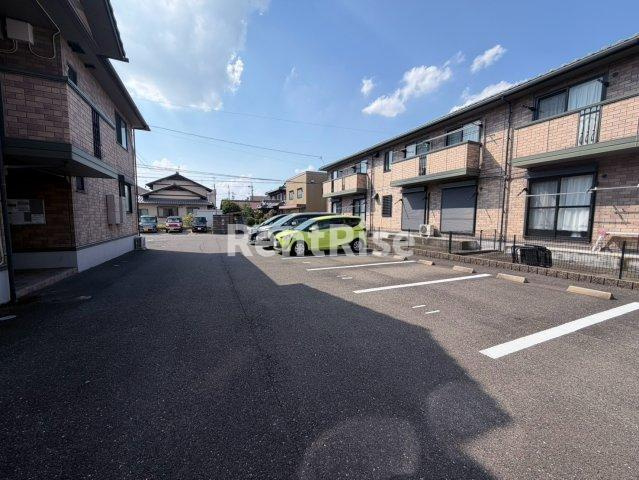 グランリッツ西島 Ａの駐車場|Ａ102 LDK