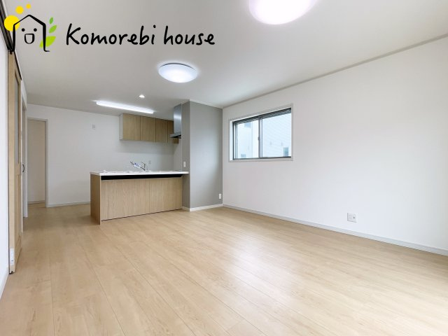 上尾市向山2丁目　ファミーユ　P号棟の居間・リビング|居間です