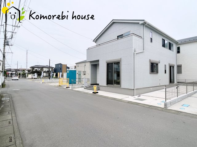 上尾市向山2丁目　ファミーユ　P号棟の前面道路含む現地写真|前面道路含む現地写真です