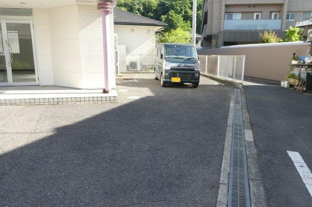 美和２丁目事務所の駐車場
