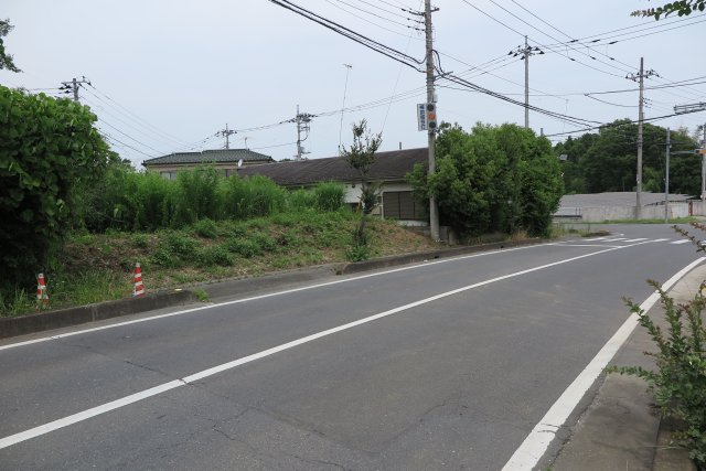 東松山市松山町２丁目  売地99坪の前面道路含む現地写真