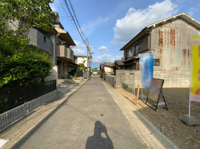 鳴滝嵯峨園町　条件無土地の前面道路含む現地写真