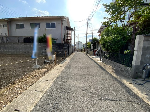 鳴滝嵯峨園町　条件無土地の前面道路含む現地写真