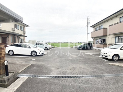 【駐車場】 | ハイステージ城屋敷Ｂ | 駐車場に車を止められます