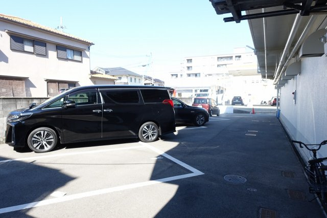 アルモニーナカモトⅠの駐車場