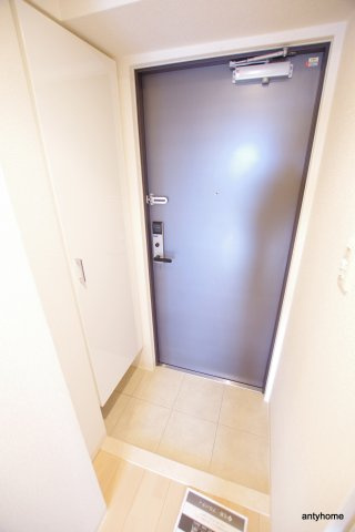 エスリード江坂江の木町　仲介手数料無料の玄関