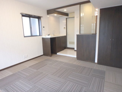 【居間・リビング】 | ホワイトコート北口 | ゆったり過ごせる居間です