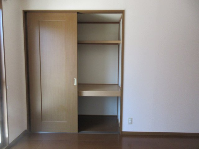 セジュール西明石の収納|7帖洋室収納