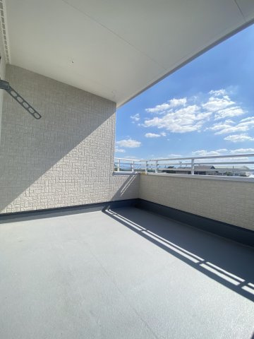 【バルコニー】 | 南区城南町舞原 | ☆広々のインナーバルコニー☆洗濯物やお布団を干すスペースが充分にあります☆