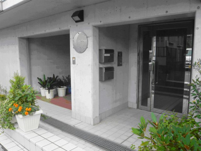 【エントランス】 | ラ・ルーヌ | ゆとりのあるエントランスです