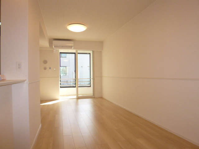 ノイシュタットエビスⅠの居間・リビング