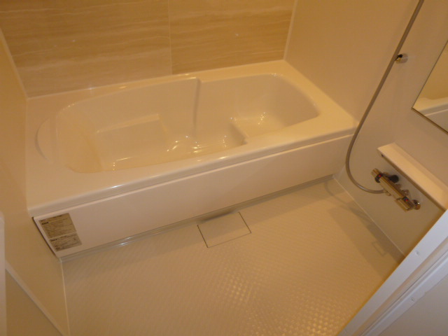 ノイシュタットエビスⅠの浴室|追い焚きバス