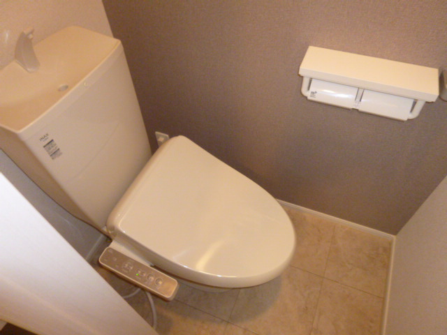 ノイシュタットエビスⅠのトイレ|温水洗浄便座