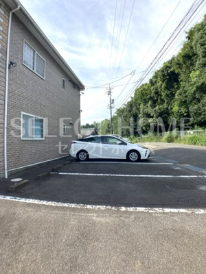 【駐車場】 | アヴニールT | 駐車場に車を止められます