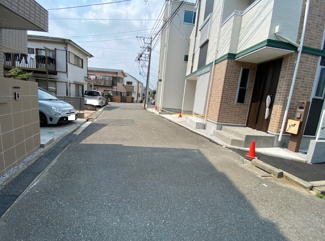 【前面道路含む現地写真】