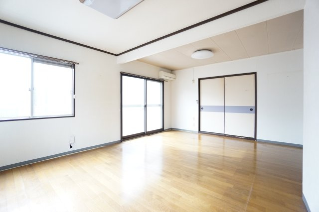 【居間・リビング】 | タウニー四和 | ※同物件・同タイプの写真です。