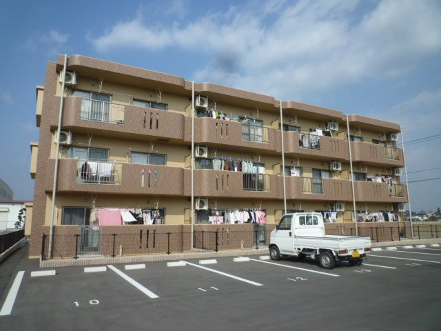 倉敷市真備町川辺の賃貸マンションの外観