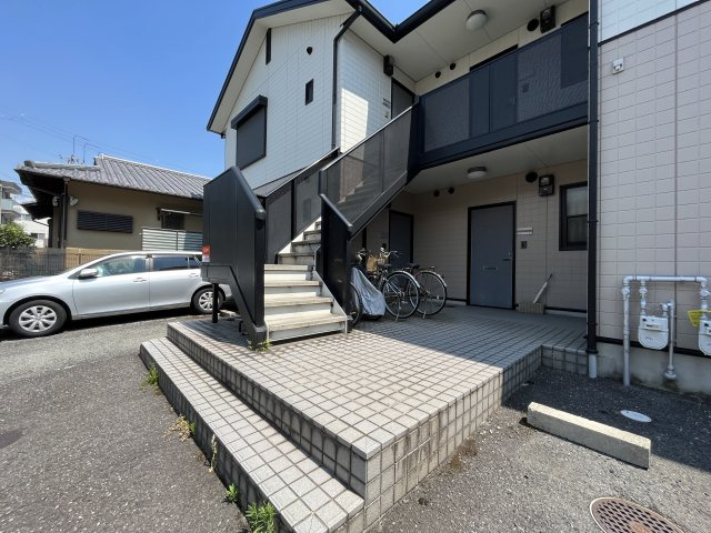 リビング清水町のエントランス