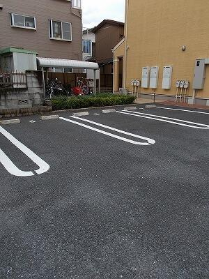 プロシード アンジュの駐車場