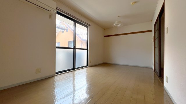 ハイツ若葉の洋室