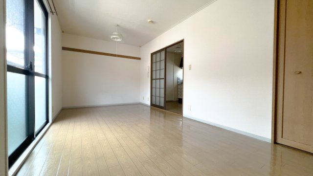 ハイツ若葉の洋室