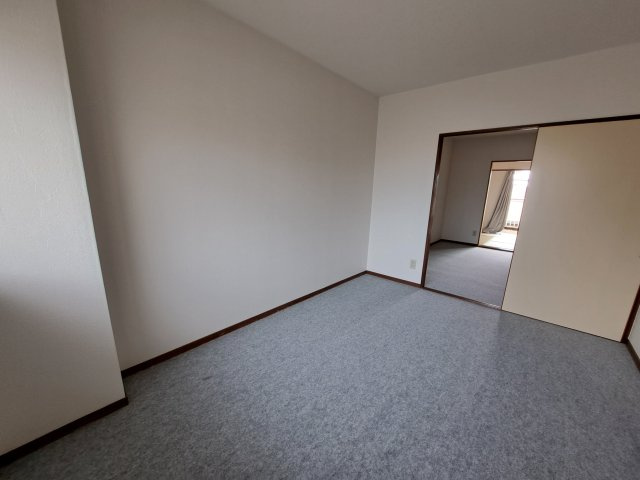 竹富士ビルの洋室