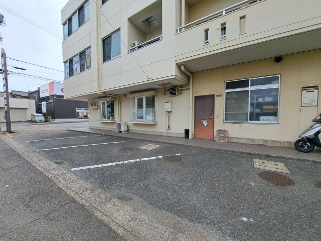 竹富士ビルの駐車場