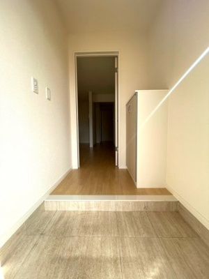 【玄関】 | メゾン　ドゥ　ロワール | 103の写真（間取反転タイプ：イメージ）