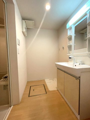 【洗面所】 | メゾン　ドゥ　ロワール | 103の写真（間取反転タイプ：イメージ）