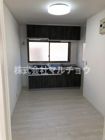 ハイムパラダイスBの居間・リビング|こちらのリビングで趣味の時間をお楽しみください