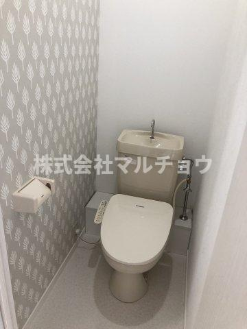 ハイムパラダイスBのトイレ|落ち着いた色調のトイレです