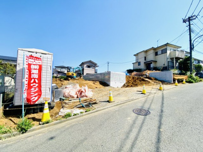 【外観】 | ☆南西道路４５坪整形地！陽当たり風通し良好☆建築条件なし売地／藤沢市長後 | 陽当たり良好で明るい印象の現地は、南道路に面した各４５坪のゆとりある敷地♪駅徒歩１１分の立地や小中学校・公園など近くにある住環境なので子育てにもお勧めのエリアです☆