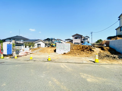 【前面道路含む現地写真】 | ☆南西道路４５坪整形地！陽当たり風通し良好☆建築条件なし売地／藤沢市長後 | 現在造成工事中、１０月末までには完成予定となります。※完成時期が前後する場合がございます。