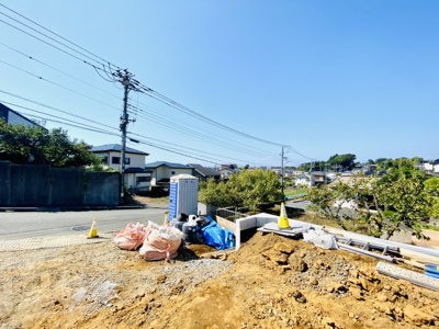 【外観】 | ☆南西道路４５坪整形地！陽当たり風通し良好☆建築条件なし売地／藤沢市長後 | 【区画①】宅地からの展望です。周辺には高い建物がなく、物件自体も道路面より高いので青空の映える眺望となり、陽当たり・風通しも良好な暮らしやすい環境です♪