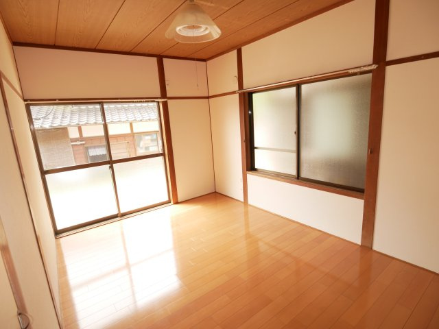 坂井貸家の洋室|明るい洋室です