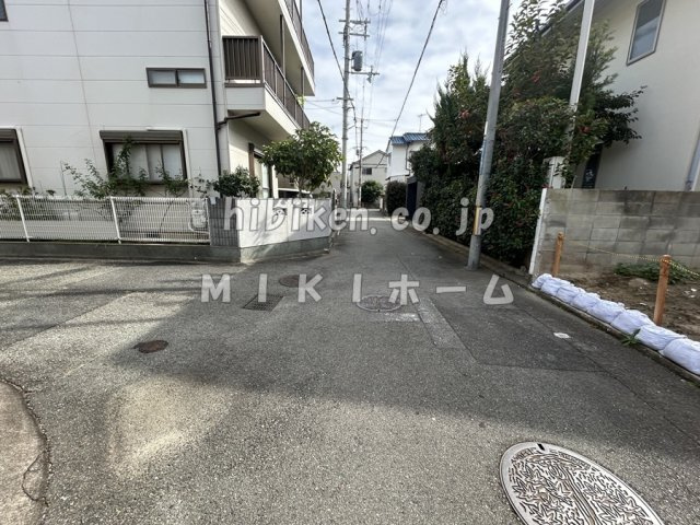 箕面市桜５丁目　土地の前面道路含む現地写真