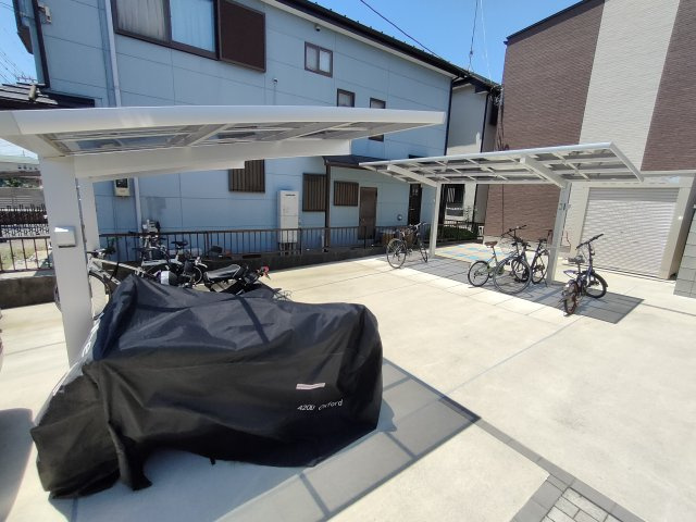 ジーメゾン岩槻の駐車場