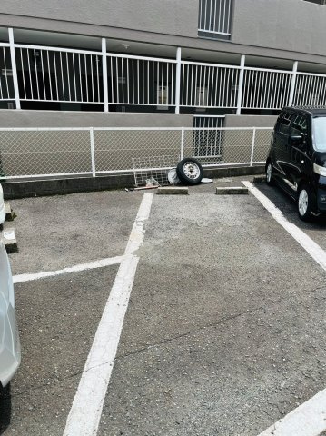 仲介手数料0円！！コーポ竹味の駐車場