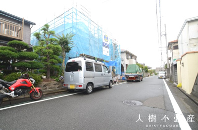 【前面道路含む現地写真】 | 海老名市上今泉５丁目　新築戸建て　全２棟　【仲介手数料無料】 | ※令和5年6月下旬に撮影