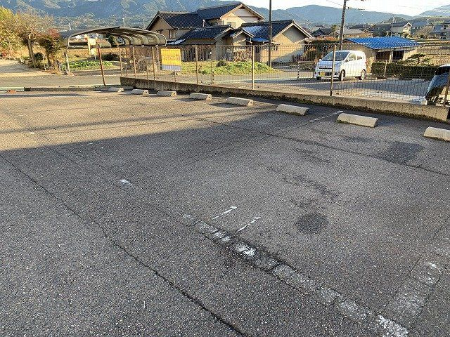 イブニング　スターヒルⅡの駐車場