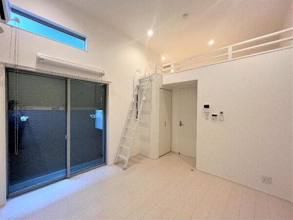 エルサチの居間・リビング