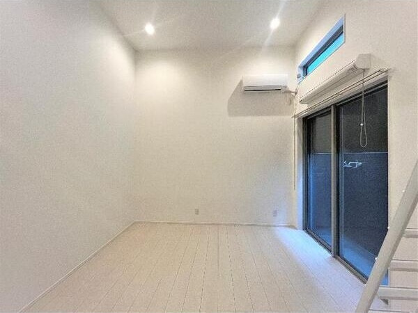 エルサチの居間・リビング